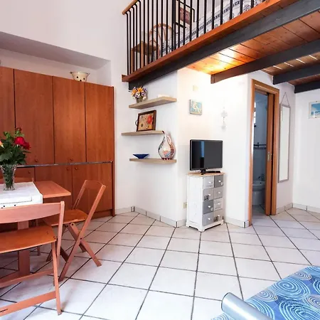 Casa Zu Peppino ליפארי
